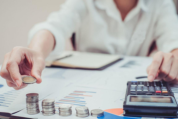 行政诉讼律师收费标准由哪些因素构成及如何合理确定